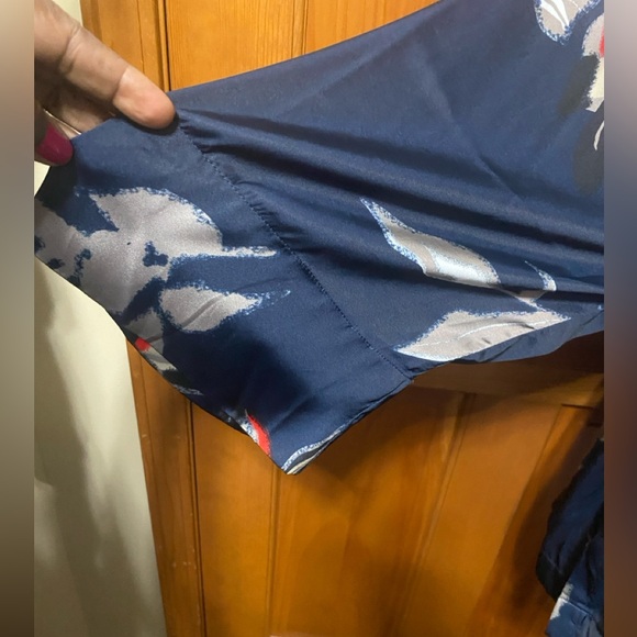 Vanessa Williams Printed Charmeuse
Floral Kimono/Blouse - Picture 5 of 5